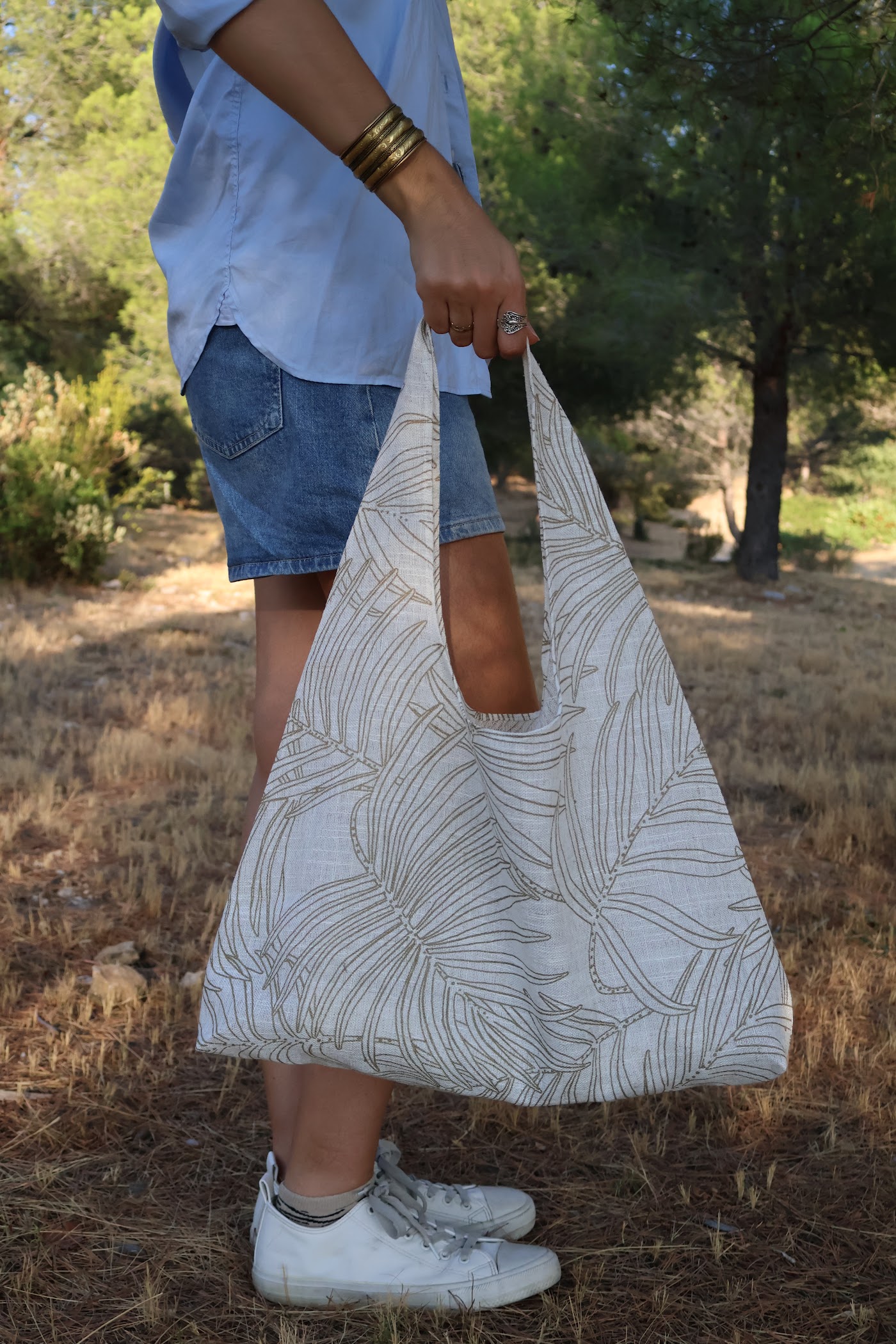 Sac Madeleine — Chute de rideau en organza couleur ecru et marron - polyester