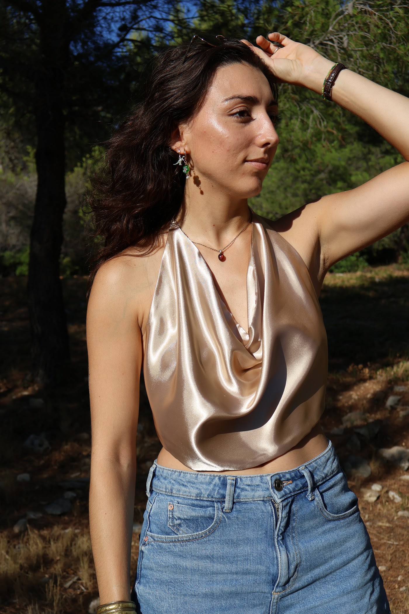Dos-nu Cam — Drap housse en satin couleur champagne